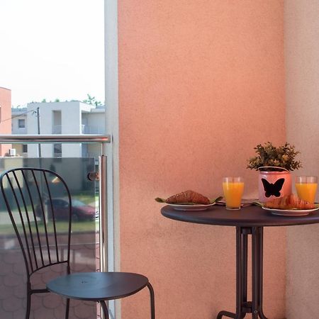 Sunny Home Near Bud With 2Br, Ac And Free Parking Vecsés Exteriör bild