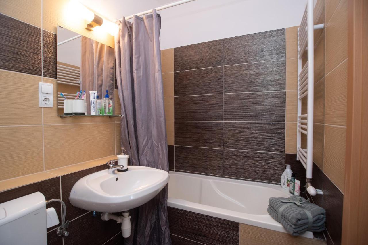 Sunny Home Near Bud With 2Br, Ac And Free Parking Vecsés Exteriör bild