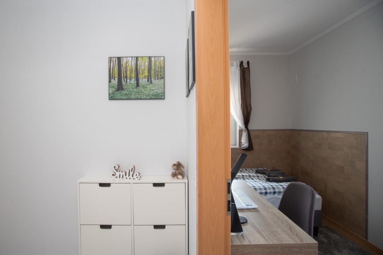 Sunny Home Near Bud With 2Br, Ac And Free Parking Vecsés Exteriör bild