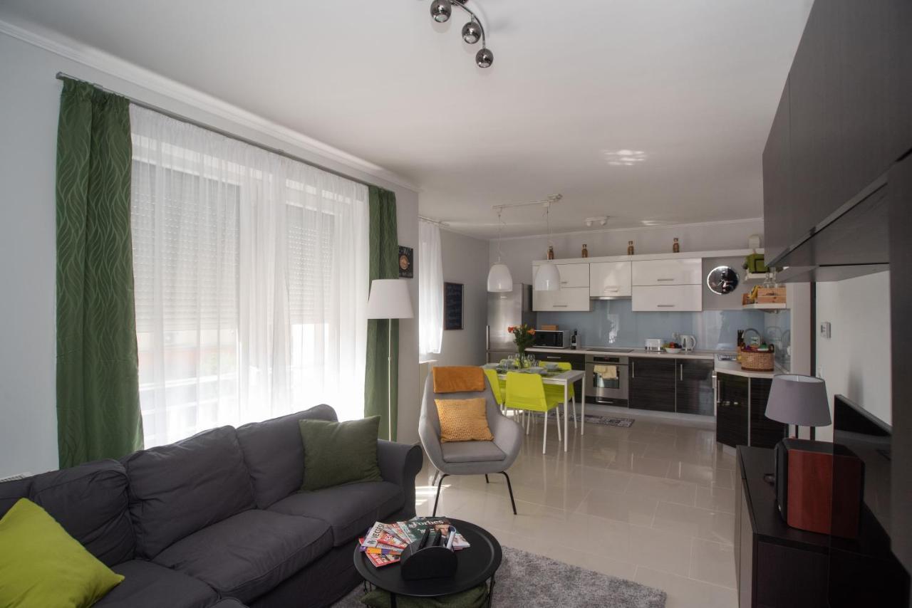 Sunny Home Near Bud With 2Br, Ac And Free Parking Vecsés Exteriör bild