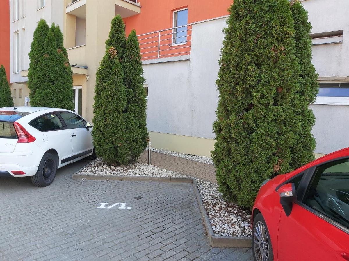 Sunny Home Near Bud With 2Br, Ac And Free Parking Vecsés Exteriör bild